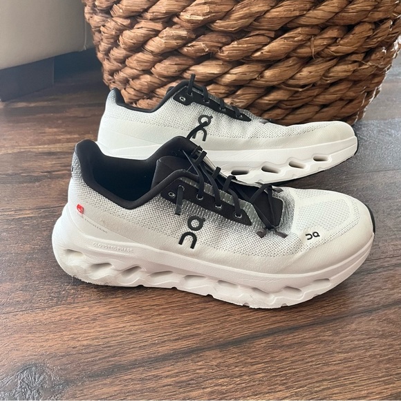 On Running Shoes - On Running Cloudtilt Sneakers | Black & White 10